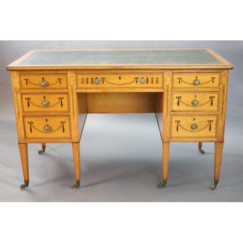 372 - An Edwardian Edwards & Roberts marquetry inlaid satinwood kneehole desk, with tooled green skiver an... 