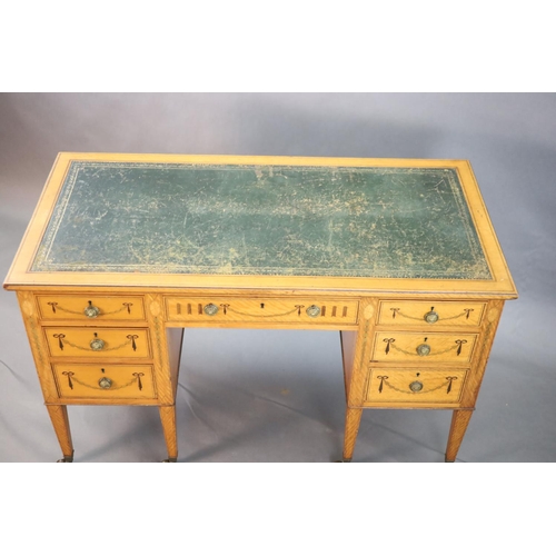 372 - An Edwardian Edwards & Roberts marquetry inlaid satinwood kneehole desk, with tooled green skiver an... 