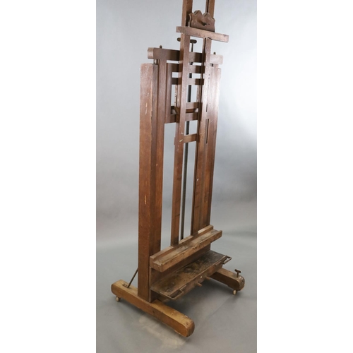 376 - A Roberson & Co oak studio easel, with twin cranked telescopic height adjustment and ivory label giv... 