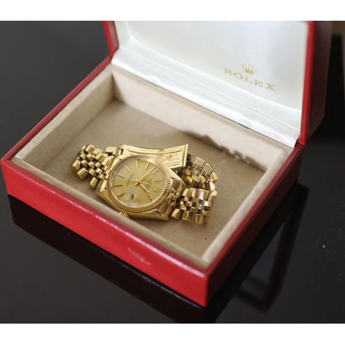 518 - A gentlemans 1990's? 18k gold Rolex Oyster Perpetual Datejust wrist watch, on a 18k gold Rolex brace... 