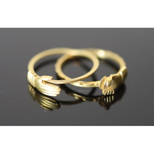 521 - A Victorian 15ct gold Fede ring, size S, 3.6 grams.CONDITION: One of the two shanks appears a little... 