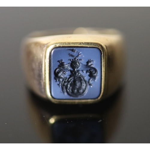 523 - An early 20th century Austro-Hungarian? gold and blue sardonyx set signet ring, the matrix carved wi... 