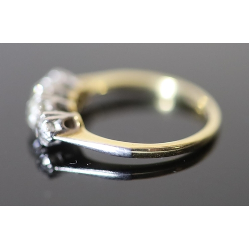 559 - An early 20th century 18ct gold, platinum and graduated four stone diamond ring, size O, gross 3.6 g... 