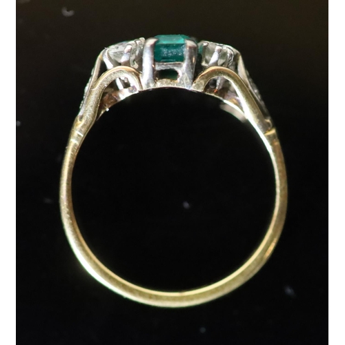 577 - An 18ct gold, emerald and diamond set three stone ring, with diamond set shoulders, size M/N, gross ... 