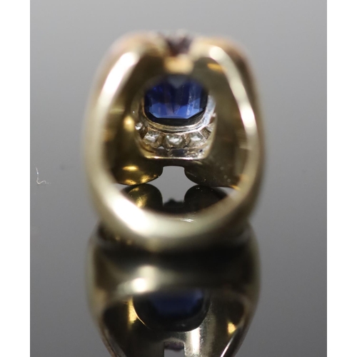 581 - A large modern 18k gold (stamped 750), synthetic sapphire and diamond cluster set dress ring, size N... 