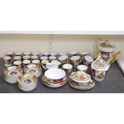 75 - A Herculaneum porcelain Imari pattern 8080 part tea and coffee set, c.1812-15, including teapot, cov... 