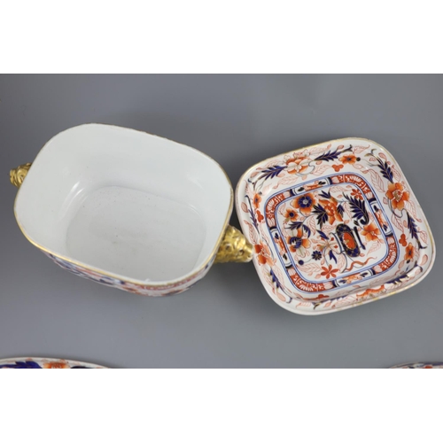 78 - An extensive Coalport Imari pattern dinner service, c.1820, comprising two oblong soup tureens, cove... 