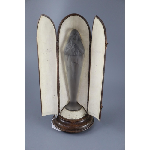 98 - René Lalique. A pre-war statuette - Voilee Mains Jointes, no.828, designed 1919, in original torpedo... 