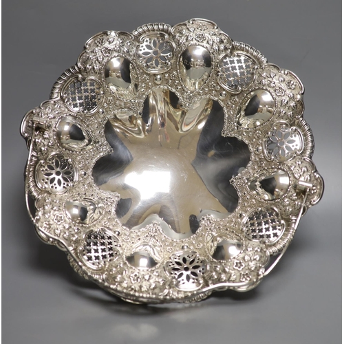 1713 - An Edwardian embossed silver fruit basket, Joseph Rodgers & Sons, Sheffield, 1903, 28cm, 19oz.CONDIT... 