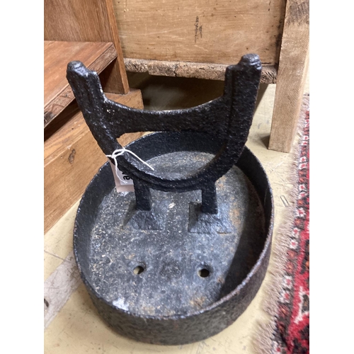 16 - A Victorian cast iron boot scraper, 33 x 25cm