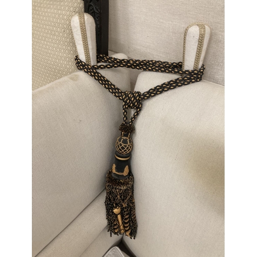 19 - An upholstered Knowle settee, length 184cm, depth 80cm, height 104cm