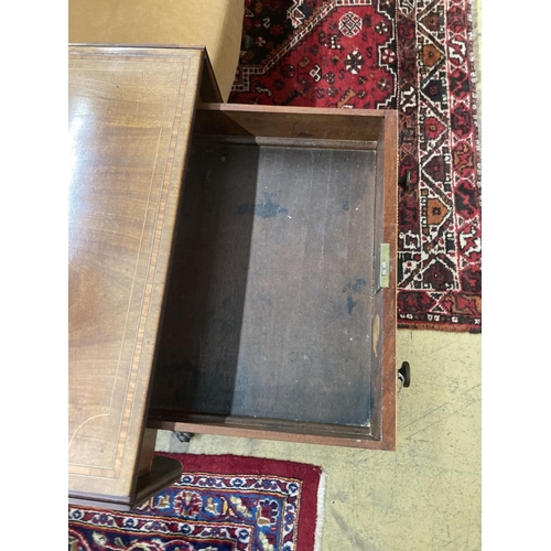 30 - A George IV satinwood banded mahogany Pembroke breakfast table, width 90cm, depth 51cm, height 72cm... 