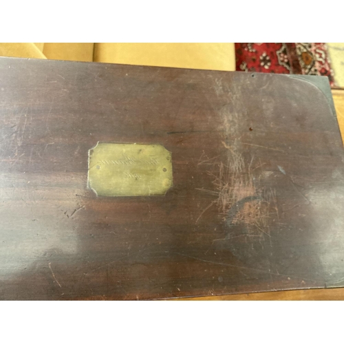 32 - A George III mahogany writing slope, width 50cm, depth 25cm, height 19cm