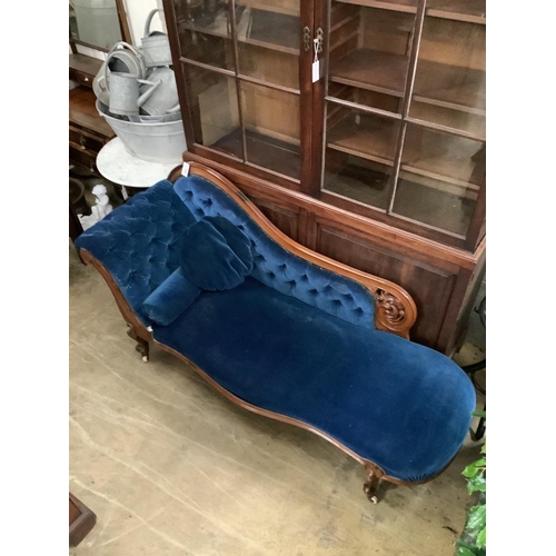 152 - A Victorian mahogany chaise longue, length 200cm, depth 84cm, height 93cm