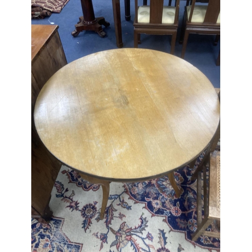 167 - A circular Biedermier style centre table, 80cm diameter, height 71cm