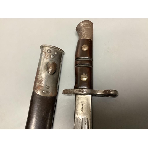 285 - A WWII bayonet, blade marked 1913 3  17 REMINGTON