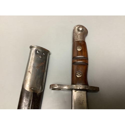 285 - A WWII bayonet, blade marked 1913 3  17 REMINGTON