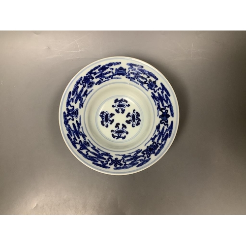 287 - A Chinese blue and white bowl17.5cm