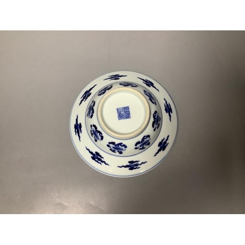 287 - A Chinese blue and white bowl17.5cm