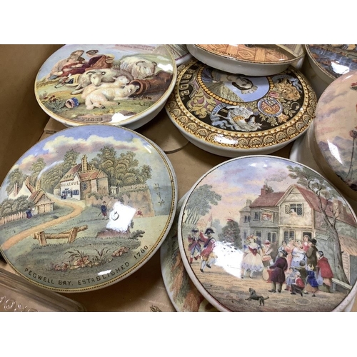 302 - A collection of Prattware pot lids and bases (approx 19)