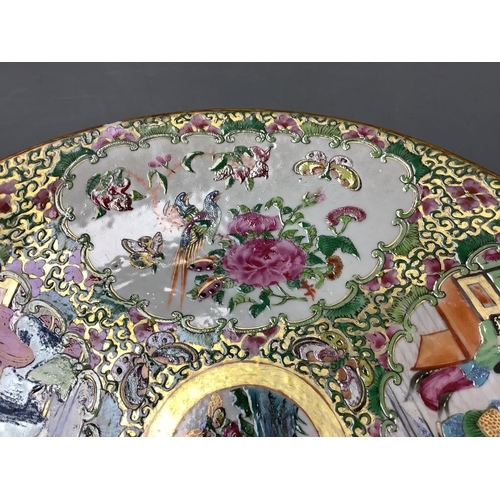 312 - A 19th century Cantonese famille rose dish, diameter 29cm