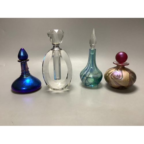 440 - A quantity of mixed mottled and other glass scent bottles (13)