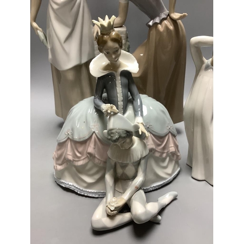 469 - Four Nao figures and a Lladro group