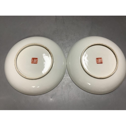 472 - A pair of Chinese enamelled porcelain saucer dishes, diameter 14cm