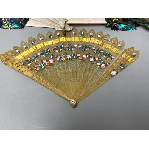 492 - An early 20th century peacock? feather and mother of pearl fan and an early 19th century French pain... 