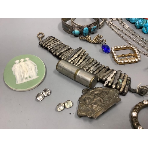 511 - A turquoise necklace and mixed costume jewellery including a miniature dolls house glass set... 