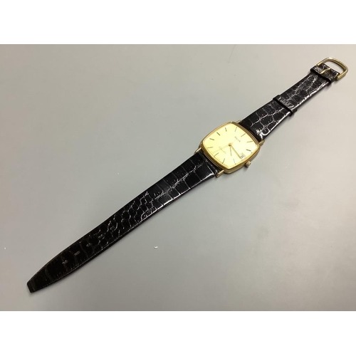 781 - A gentleman's modern 9ct gold Avia quartz wrist watch, on a leather strap, case diameter 29mm,gross ... 