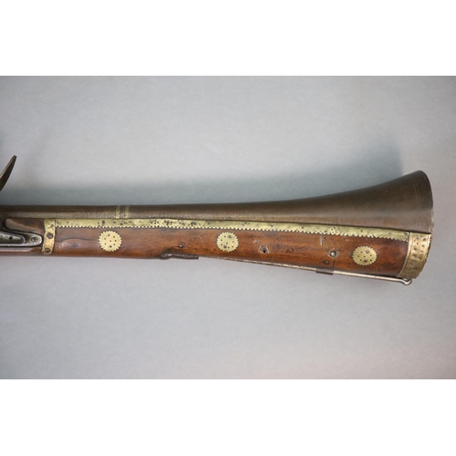 22 - An early 19th century Indian flintlock blunderbuss, East India Company,the barrel with remnants of p... 