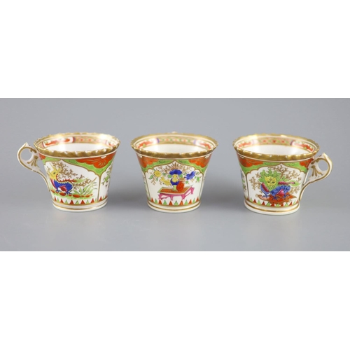 81 - A Chamberlain & Co. Worcester Bengal Tiger or Dragons in Compartments part tea set, c.1840,each ... 