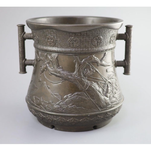 89 - A Japanese archaistic bronze two-handled vessel, Meiji periodcast in high relief with men hanging fr... 