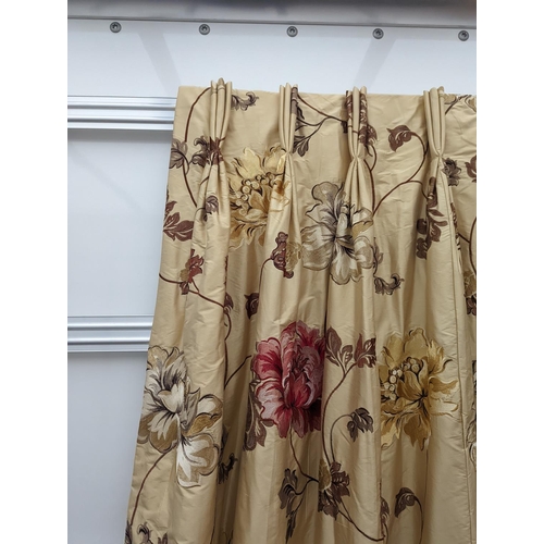 112 - A pair of floral lined curtains. Approximate measurements: Width of top 110cm, Width of bottom 220cm... 