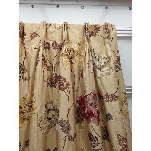 112 - A pair of floral lined curtains. Approximate measurements: Width of top 110cm, Width of bottom 220cm... 