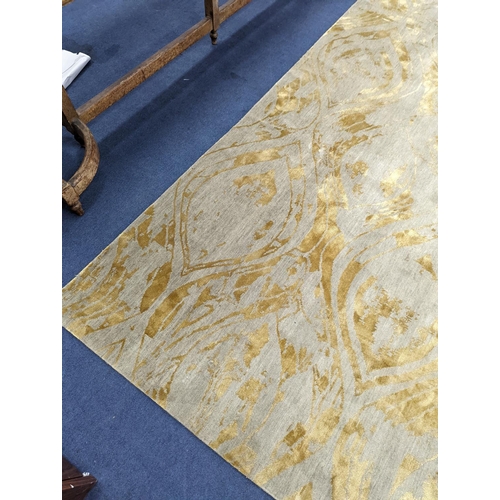 153 - A contemporary 'Son' Nepalese wool and silk stone grey and gold carpet, 490 x 270cm