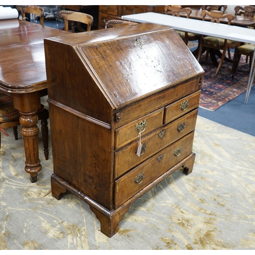 154 - A George I feather banded walnut bureau with well interior, width 83cm, depth 48cm, height 98cm... 