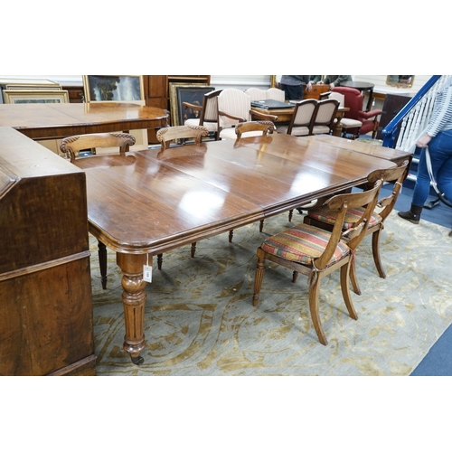 155 - A late Victorian walnut wind-action dining table with two extra leaves, no winder, 236cm extended, w... 