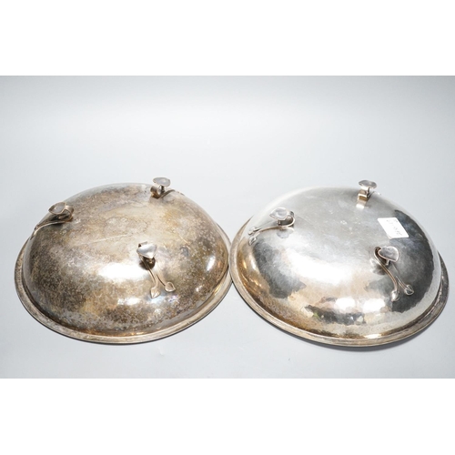 252 - A pair of Keswick School of Industrial Arts silver plated bowls, on stylised spade feet, 23cm diamet... 