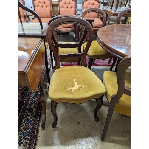 28 - A set of eight 19th century South African mahogany dining chairs and a mahogany extending dining tab... 