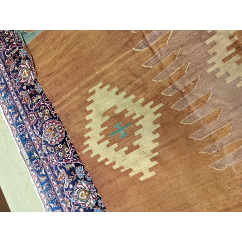 29 - A Kelim carpet 308 x 213cm