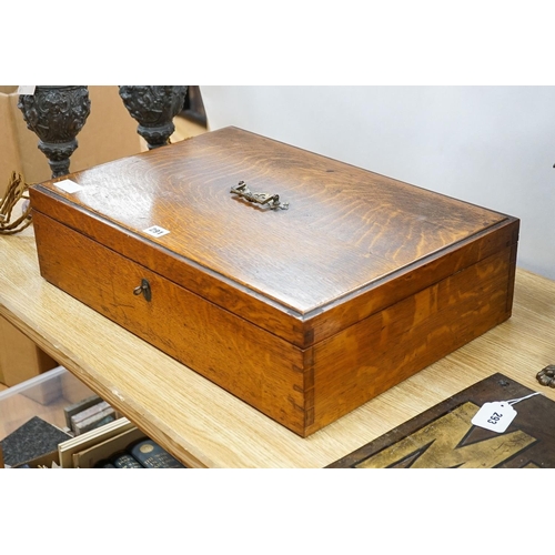 291 - A large oak canteen box, early 20th century, locked and key doesnt work, no contents. 57cm... 