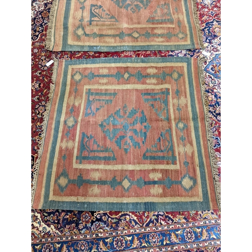 32 - A Kelim carpet, 136 x 130cm