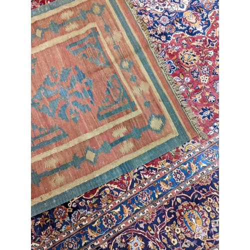 32 - A Kelim carpet, 136 x 130cm