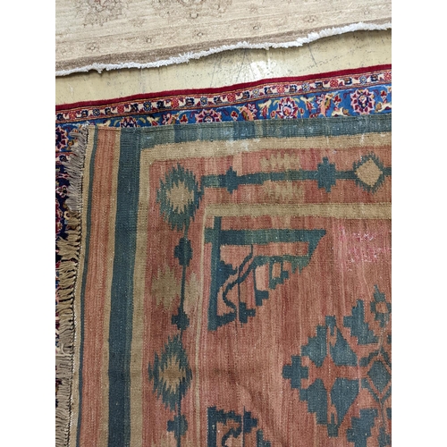 32 - A Kelim carpet, 136 x 130cm