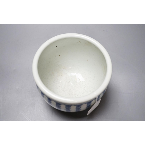 324 - A Chinese blue and white plant pot 12cm