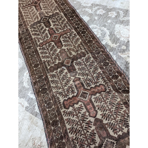 35 - A Turkish Kelim carpet, 370 x 94cm