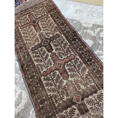 35 - A Turkish Kelim carpet, 370 x 94cm