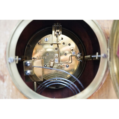 443 - An Edwardian mahogany mantel clock, lancet top case, with white enamelled dial. Key and pendulum. 29... 